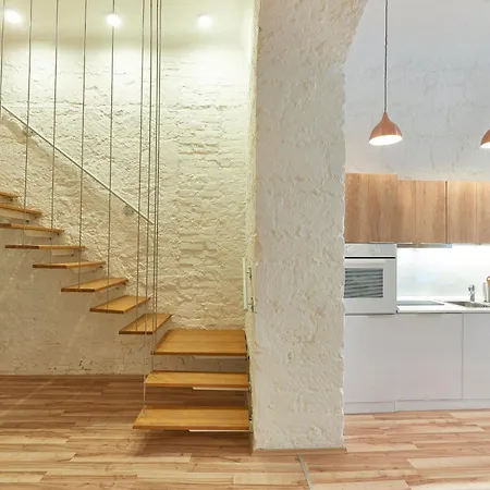Snuggle Up On The Mezzanine At Stylish, Sunny Loft 아파트 부다페스트