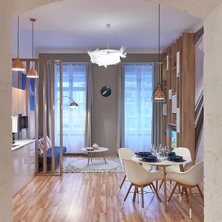 Snuggle Up On The Mezzanine At Stylish, Sunny Loft 부다페스트